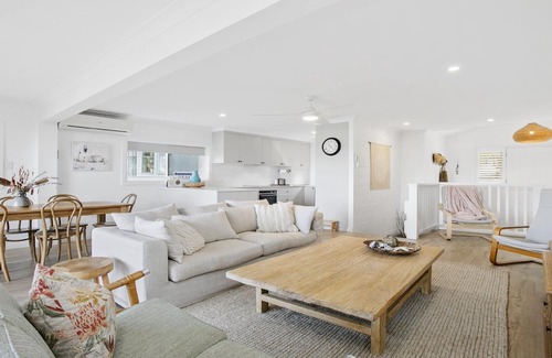 North Avoca Casa | Beautiful beach views in popular North Avoca location