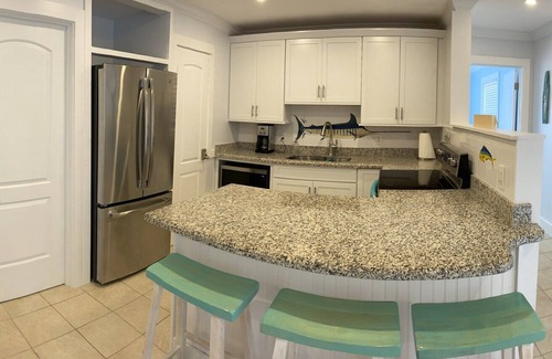 Treasure Cay Villa | Hermosa Villa de playa con una malla en porche 2BR / 2 BA