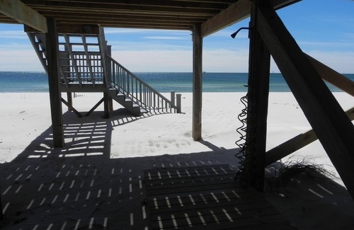 Surf Side Shores Casa | Palmetto Dunes-Impresionante casa frente a la playa. ¡Renovaciones increíbles recién terminadas!