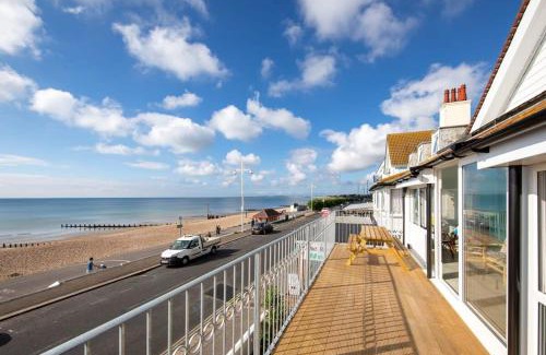 Bognor Regis Casa | Beautiful Beachfront House wth Balcony & Sea Views