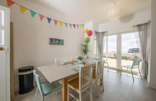 Bognor Regis Casa | Beautiful Beachfront House wth Balcony & Sea Views