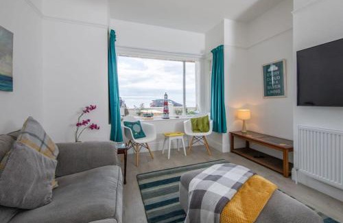 Bognor Regis Casa | Beautiful Beachfront House wth Balcony & Sea Views