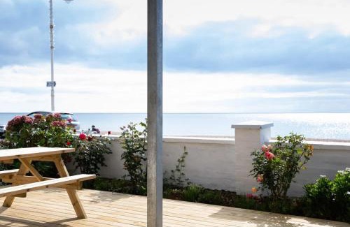 Bognor Regis Casa | Beautiful Beachfront House wth Balcony & Sea Views