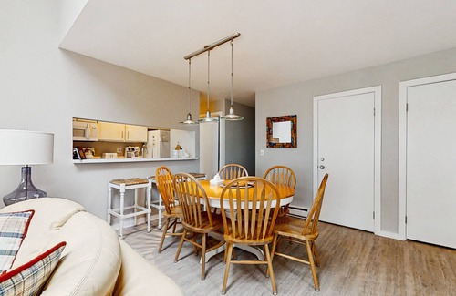 Glen Arbor Casa | Beautiful beachfront townhouse with deck, water views, community firepit