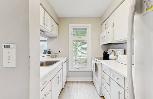 Glen Arbor Casa | Beautiful beachfront townhouse with deck, water views, community firepit