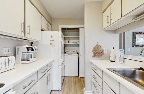 Glen Arbor Casa | Beautiful beachfront townhouse with deck, water views, community firepit