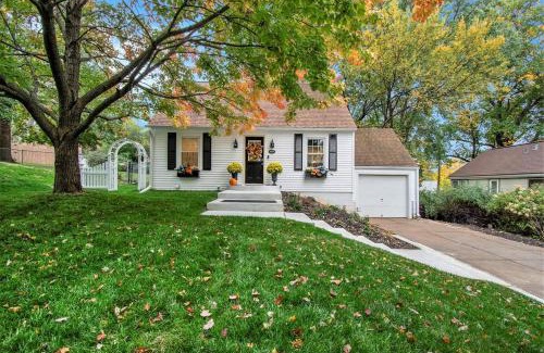 Benson Casa | Beautiful Benson Cottage with Year-Round Hot Tub