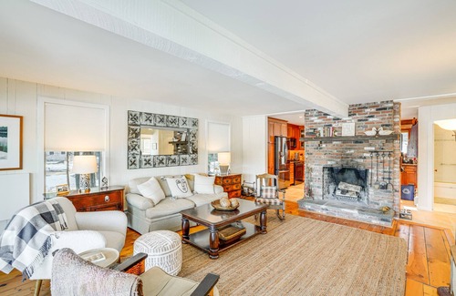 Great Barrington Cabaña | Beautiful Berkshires Cottage on Lake Buel