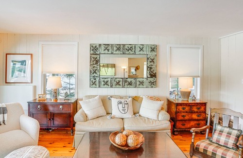 Great Barrington Cabaña | Beautiful Berkshires Cottage on Lake Buel