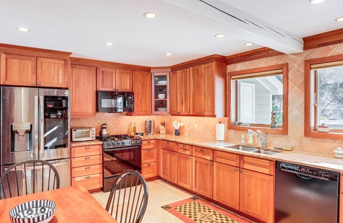 Great Barrington Cabaña | Beautiful Berkshires Cottage on Lake Buel