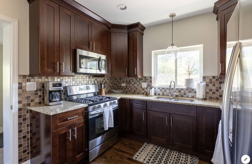Berwyn Casa | Beautiful Berwyn Bungalow Close to Downtown Chicago