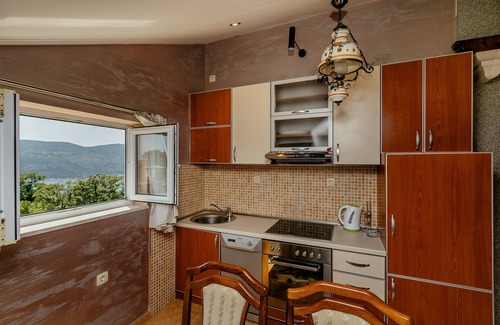 Herceg Novi Casa | Beautiful big appartnent for 4 persons in a green environment, bathed in the sun