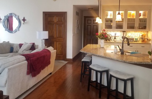 Oregonia Casa | Beautiful Big Blue Dollhouse country home available for true comfort.