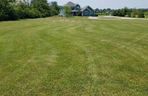 Oregonia Casa | Beautiful Big Blue Dollhouse country home available for true comfort.