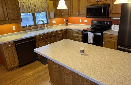 Stewartville Casa | Beautiful Big House in a quaint little Town!