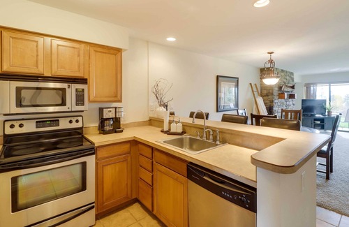 Bigfork Condominio | Beautiful Bigfork Condo w/ Hot Tub Access!