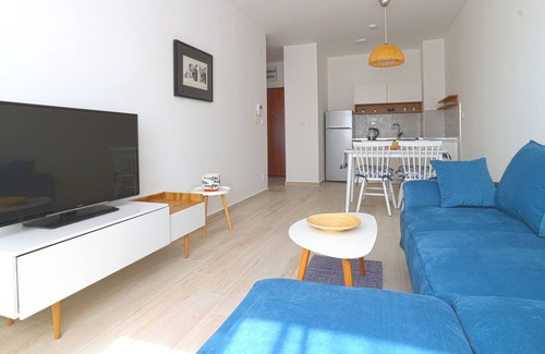Golubovina Apartamento | Hermoso apartamento con vista al mar azul con estacionamiento gratuito