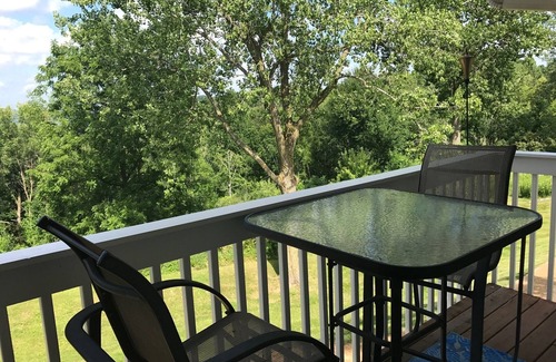 Wabasha Condominio | Hermoso condominio bluff top con vistas a Wabasha histórico y el río Mississippi.