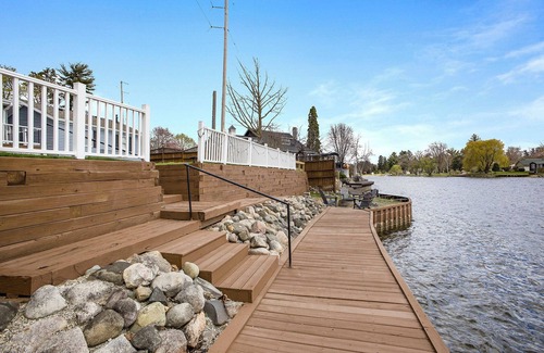 Linden Cabaña | Beautiful boathouse with an all season hot tub, paddle boat and kayaks!