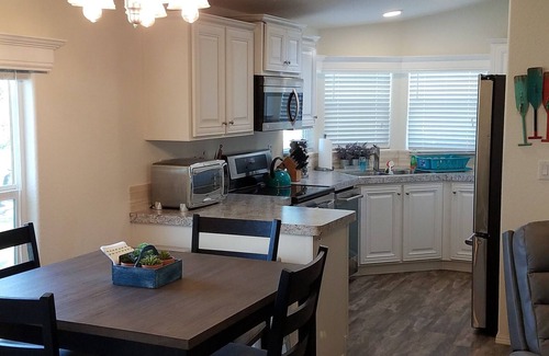 Paso Robles Casa | Hermosa y nueva casa prefabricada en la costa sur del lago Nacimiento.