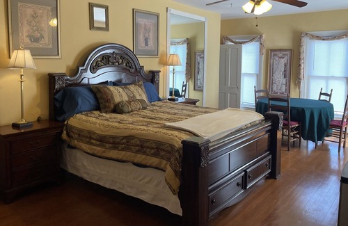 Warrenton Casa | Beautiful Bridal Suite in Manor on Five Acres
