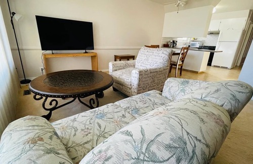 Regina Casa | Beautiful & Bright 03 Bedrooms on the main floor.