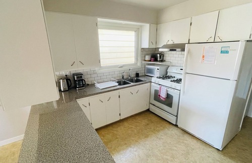 Regina Casa | Beautiful & Bright 03 Bedrooms on the main floor.