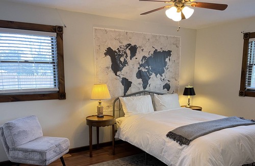 Tivoli Casa | Beautiful, bright private home w fenced yard in Tivoli, NY