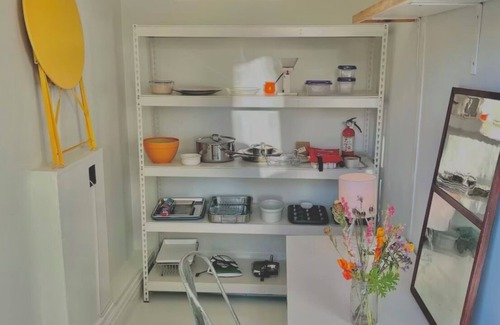 West Pawlet Apartamento | Beautiful, bright retreat with balcony overlooking river and rail trail.