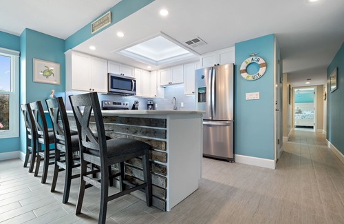 Stuart Condominio | Beautiful bright, updated 2 bedroom, 2 bath oceanfront condo spectacular views!