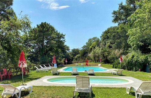 Capraia e Limite Casa | Hermoso bungalow con piscina compartida