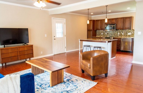 Tulsa Casa | Beautiful Bungalow by Expo Center, TU & Route 66