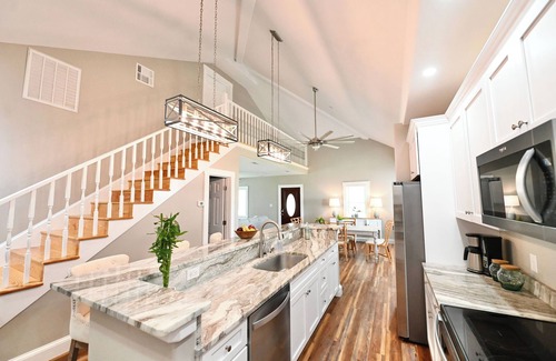 Morehead City Casa | Beautiful Bunglow, just a short walk from the Morehead City waterfront!