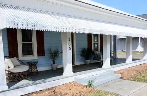 Morehead City Casa | Beautiful Bunglow, just a short walk from the Morehead City waterfront!