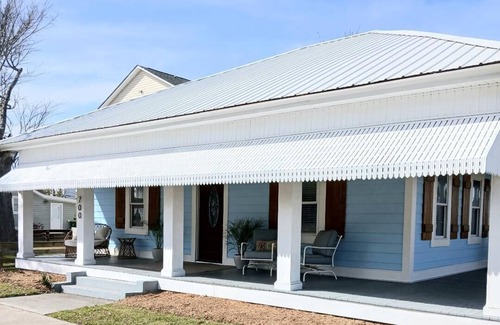 Morehead City Casa | Beautiful Bunglow, just a short walk from the Morehead City waterfront!