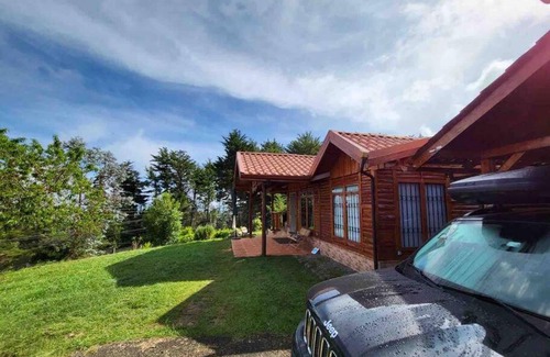 Canton Tarrazu Casa | Beautiful Cabin Bulldog”Frente a Destinos La Lucha