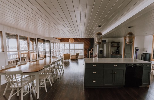 Division No. 10 Cabina | Beautiful Cabin on the Water
