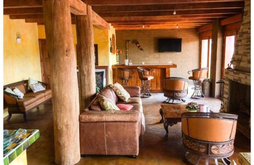 Tapalpa Casa | Beautiful Cabin Downtown Tapalpa Oven Mud Barbecue Grill 4 Room 12 ppl TV Wifi