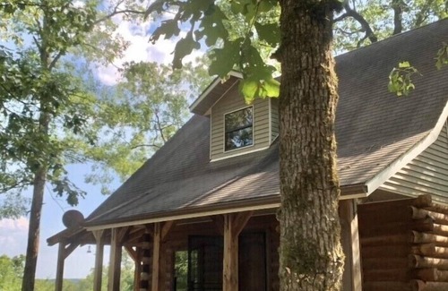 Hatton Cabina | Beautiful Cabin. Gillham lake. Enjoy the Hot Tub