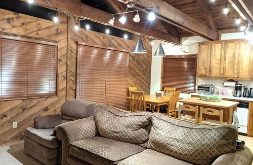 Camp Connell Chalet De Esquí | Beautiful Cabin Nestled in Trees (Dogs welcome)