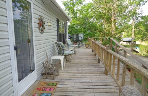 Lobelville Cabina | Beautiful cabin overlooking Crooked Creek on the Tennessee river