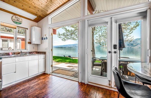 Central Okanagan Apartamento | Beautiful Cabin Right next to Lake Okanagan #5