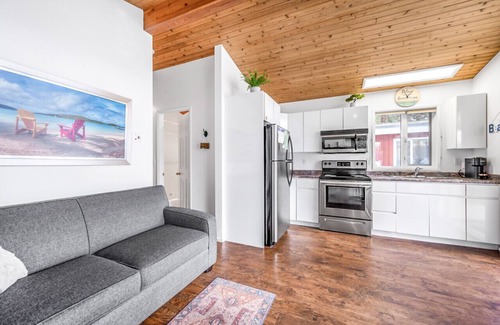 Central Okanagan Apartamento | Beautiful Cabin Right next to Lake Okanagan #5