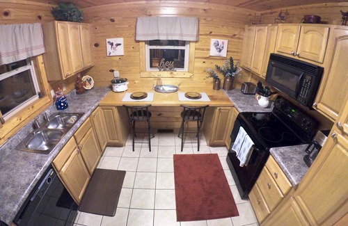 Gatlinburg - Pigeon Forge Apartamento | Beautiful Cabin w hot tub Sauna Pool Table