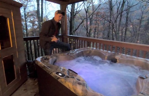 Gatlinburg - Pigeon Forge Apartamento | Beautiful Cabin w hot tub Sauna Pool Table
