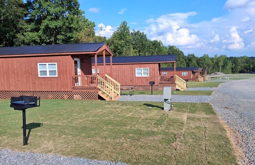 Kings Mountain Cabina | Beautiful cabins available between Kings Mountain Battleground & 2 Kings Casino!