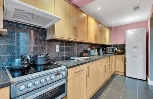 Westcliff-on-Sea Casa | Beautiful, Calming Home – Stylish and Very Spacious
