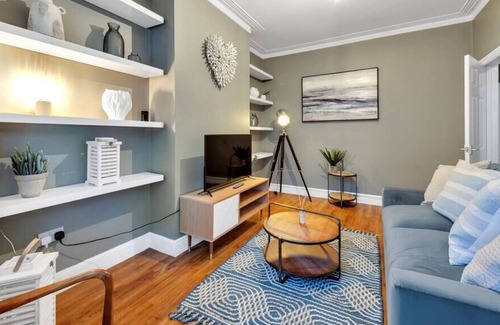 Westcliff-on-Sea Casa | Beautiful, Calming Home – Stylish and Very Spacious