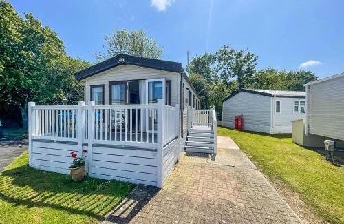 Saxmundham Otro | Beautiful Caravan With Decking At Carlton Meres Holiday Park, Suffolk Ref 60022M
