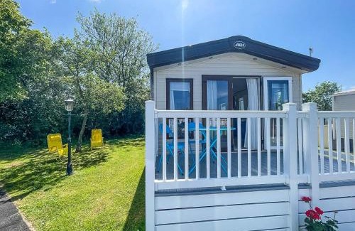 Saxmundham Otro | Beautiful Caravan With Decking At Carlton Meres Holiday Park, Suffolk Ref 60022M